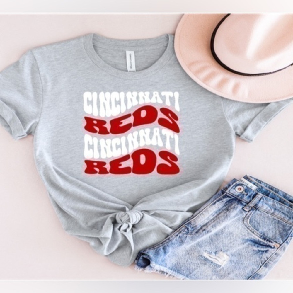 Cincinnati Reds Wavy Tee